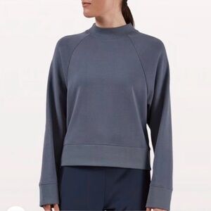 On running women’s Gray Mock Neck Sweatshirt M